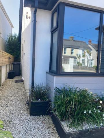 The Salt Box- Lovely Refurbished Annexe, Free Parking, Walk To Porth Beach. Saint Columb Minor Eksteriør bilde